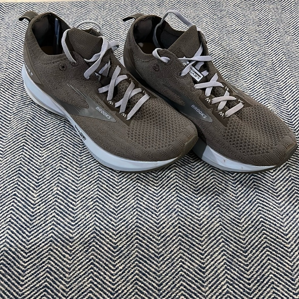 Brooks Levitate 3 Limited Edition Size 8 women